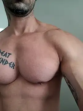 Snapshot of badbrown chatting on 03-06-25, 01:03 badbrown online show from 03-06-25, 01:03