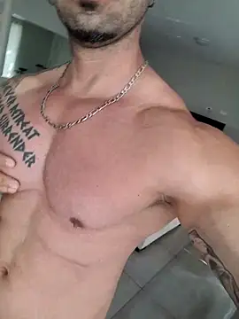 Snapshot of badbrown chatting on 03-16-25, 12:44 badbrown online show from 03-16-25, 12:44