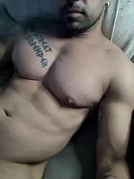 Snapshot of badbrown chatting on 10-07-25, 01:25 badbrown online show from 10-07-25, 01:25