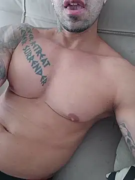 Snapshot of badbrown chatting on 10-27-25, 11:03 badbrown online show from 10-27-25, 11:03