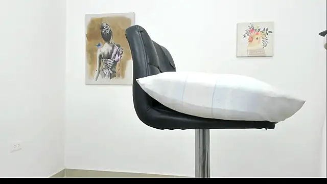 elizabethQuenx online show from 03-03-25, 07:06