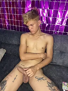 izan 20 online show from 02-19-25, 08:22