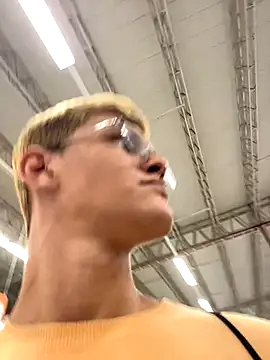 izan 20 online show from 11-13-25, 11:14