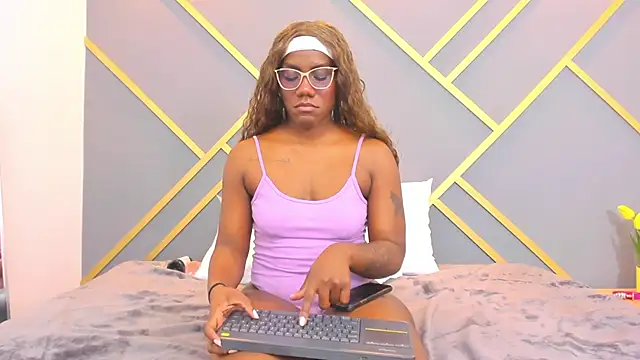 Snapshot of Alaia_Colins chatting on 02-21-25, 06:51 Alaia Colins online show from 02-21-25, 06:51