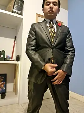 Snapshot of Hombre_de_traje chatting on 11-01-25, 06:37 Hombre de traje online show from 11-01-25, 06:37