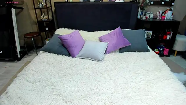 Snapshot of Elza_Grey chatting on 10-05-25, 08:56 Elza Grey online show from 10-05-25, 08:56