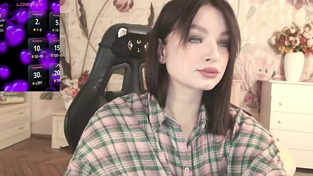 BritneyBarker online show from 09-29-25, 01:22