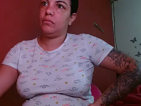 Snapshot of Tammyymilf chatting on 10-15-25, 05:13 Tammyymilf online show from 10-15-25, 05:13