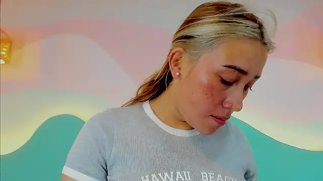 Lannajansen online show from 10-24-25, 01:18