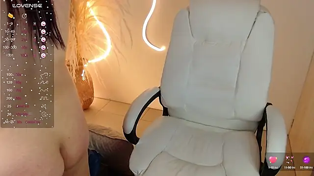 Snapshot of Sofi_BBW chatting on 03-15-25, 06:43 Sofi BBW online show from 03-15-25, 06:43