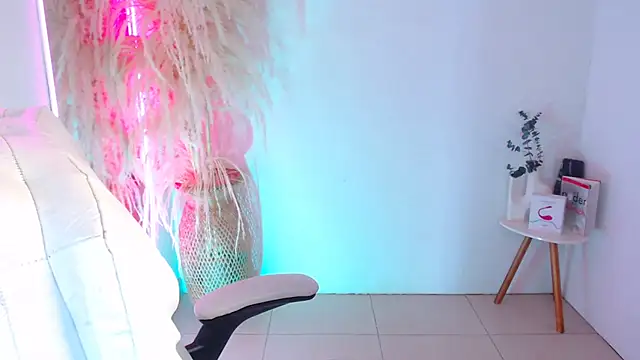 Snapshot of Sofi_BBW chatting on 10-07-25, 12:35 Sofi BBW online show from 10-07-25, 12:35