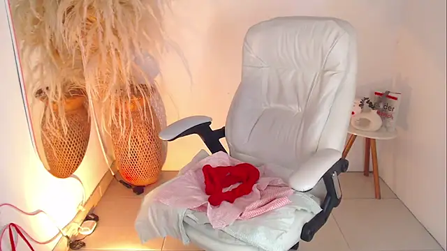 Snapshot of Sofi_BBW chatting on 12-05-25, 12:47 Sofi BBW online show from 12-05-25, 12:47