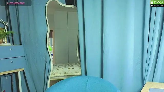 Snapshot of lu_muon chatting on 02-15-26, 12:47 lu muon online show from 02-15-26, 12:47