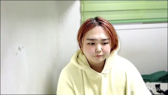 Snapshot of whhbbny chatting on 09-11-25, 06:41 whhbbny online show from 09-11-25, 06:41