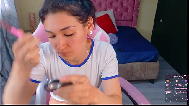 Snapshot of Sofii_cutee chatting on 01-07-26, 03:14 Sofii cutee online show from 01-07-26, 03:14