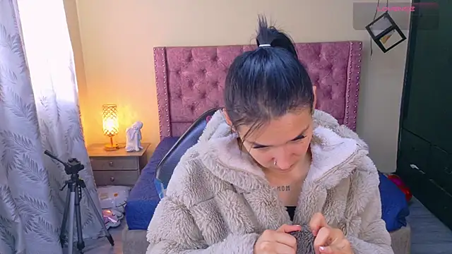 Snapshot of Sofii_cutee chatting on 02-09-26, 12:53 Sofii cutee online show from 02-09-26, 12:53