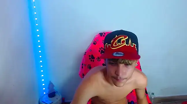 Snapshot of _SpicyBoy chatting on 02-19-25, 02:44  SpicyBoy online show from 02-19-25, 02:44