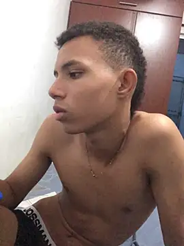 Alvarozzxv online show from 01-28-25, 08:04