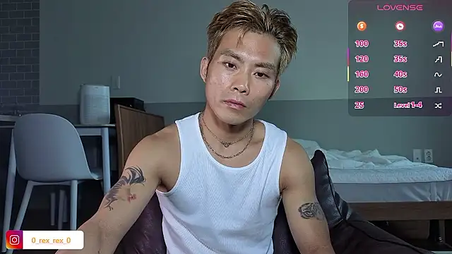 Snapshot of Doh728 chatting on 09-27-25, 01:32 Doh728 online show from 09-27-25, 01:32