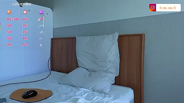 Snapshot of Doh728 chatting on 10-10-25, 12:53 Doh728 online show from 10-10-25, 12:53