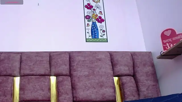 VICTORIAHANK  online show from 04-09-26, 07:08