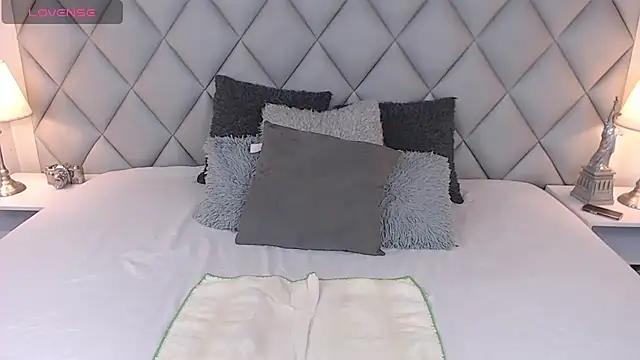 LalyCastro online show from 02-18-25, 07:30