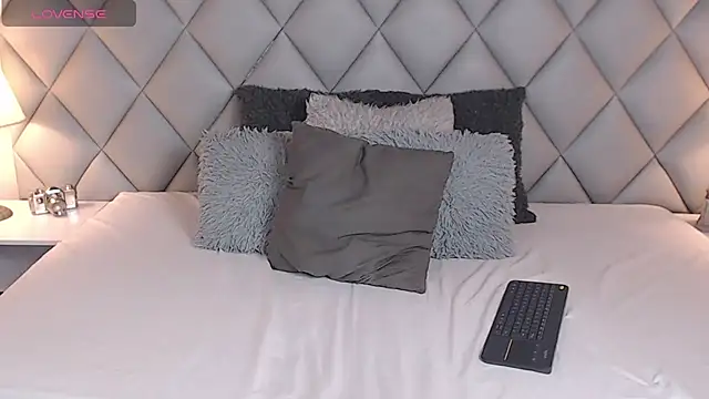 LalyCastro online show from 03-06-25, 08:16