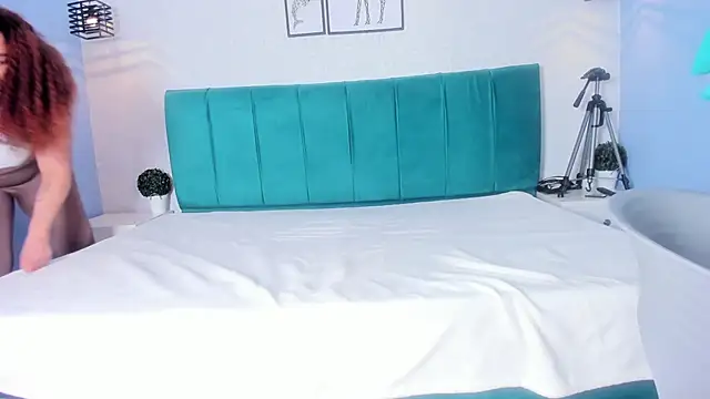 ninna curly online show from 11-24-25, 06:02