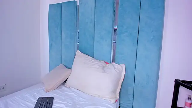 AlexxaSmall online show from 03-21-25, 11:55