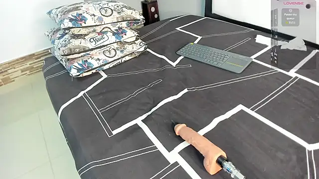 AlexxaSmall online show from 10-29-25, 02:47