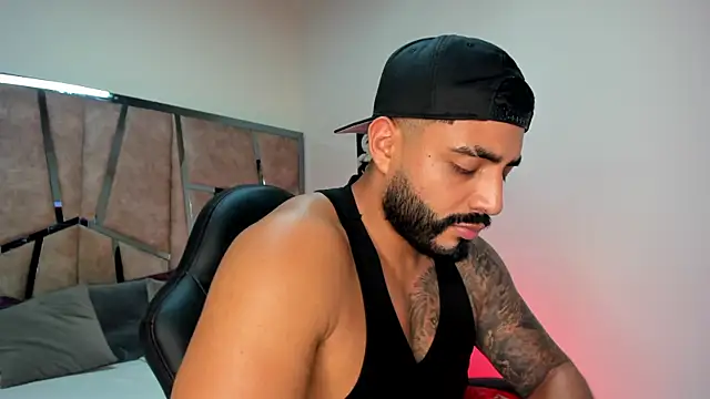 LeandroRusso online show from 02-23-25, 01:57