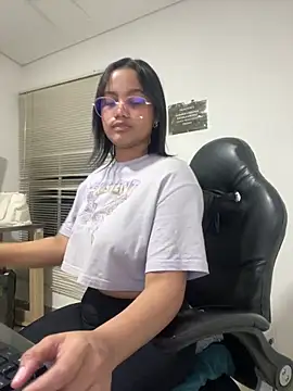 my cam online show from 02-12-25, 01:52