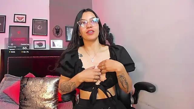 Snapshot of nina__dixon chatting on 02-02-25, 02:48 nina dixon online show from 02-02-25, 02:48