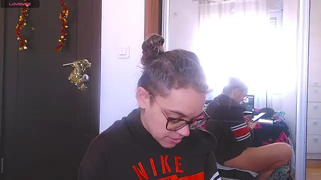 Ju-Hot online show from 02-19-25, 01:39