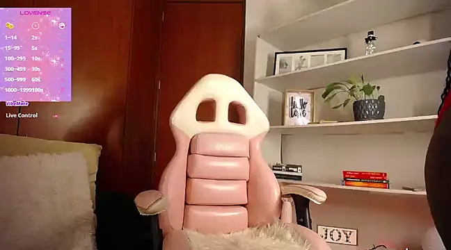 Snapshot of miaderail chatting on 12-10-24, 10:47 miaderail online show from 12-10-24, 10:47