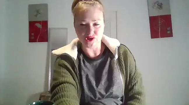 Luzia-Sal online show from 02-12-25, 07:44