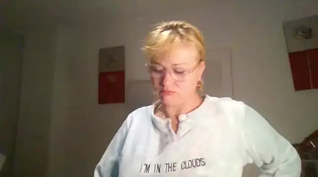 Luzia-Sal online show from 02-15-25, 07:27