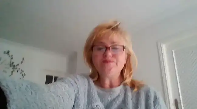 Luzia-Sal online show from 03-10-25, 08:04
