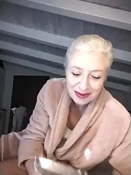 Snapshot of divinaerotica chatting on 02-20-25, 05:40 divinaerotica online show from 02-20-25, 05:40