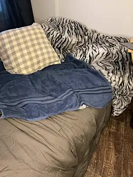 Snapshot of JuicyLuciee chatting on 02-21-25, 05:31 JuicyLuciee online show from 02-21-25, 05:31