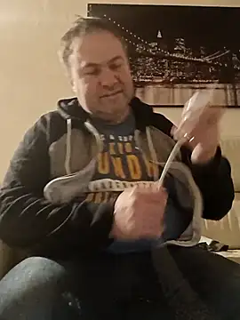 Snapshot of Pourleplasirs chatting on 02-27-25, 02:10 Pourleplasirs online show from 02-27-25, 02:10