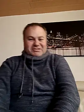 Snapshot of Pourleplasirs chatting on 11-14-25, 01:04 Pourleplasirs online show from 11-14-25, 01:04