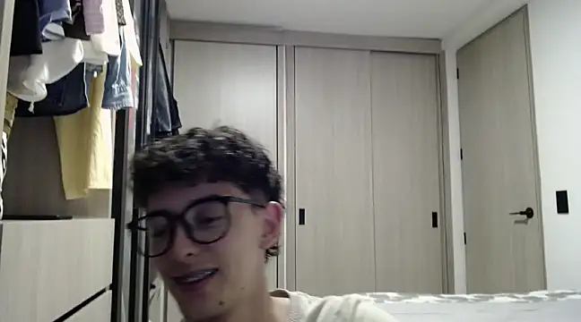 Snapshot of miketwink chatting on 03-15-25, 12:58 miketwink online show from 03-15-25, 12:58
