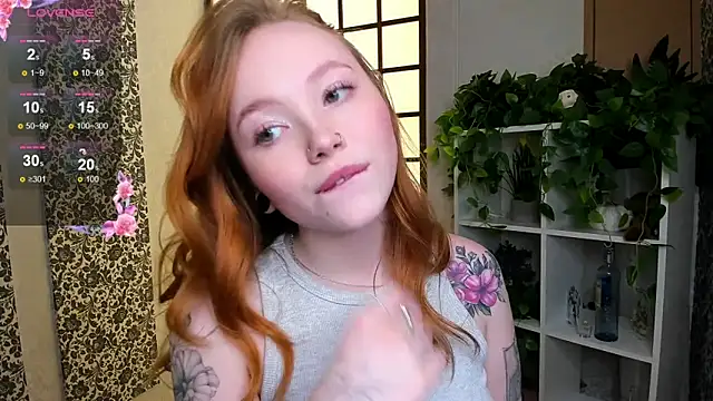 Snapshot of Maya_Light chatting on 02-15-25, 04:47 Maya Light online show from 02-15-25, 04:47