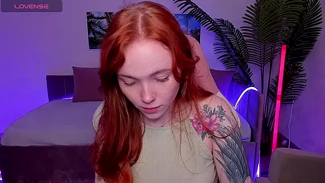 Snapshot of Maya_Light chatting on 09-22-25, 02:02 Maya Light online show from 09-22-25, 02:02