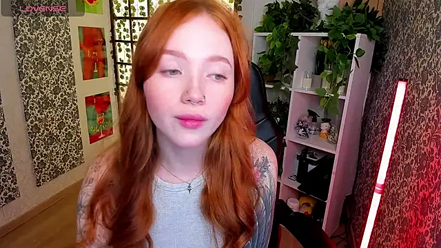 Snapshot of Maya_Light chatting on 09-26-25, 02:04 Maya Light online show from 09-26-25, 02:04