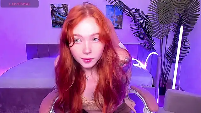 Snapshot of Maya_Light chatting on 09-27-25, 01:43 Maya Light online show from 09-27-25, 01:43