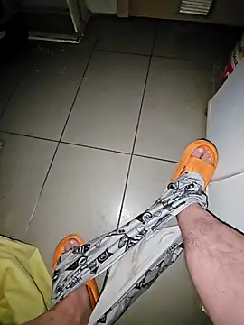 Snapshot of Usame_como_quieras chatting on 10-16-25, 01:50 Usame como quieras online show from 10-16-25, 01:50