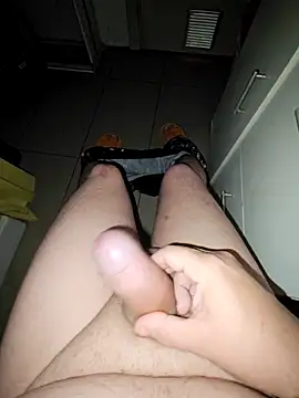 Snapshot of Usame_como_quieras chatting on 10-22-25, 02:12 Usame como quieras online show from 10-22-25, 02:12