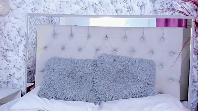 Ariana greenblat online show from 10-25-25, 04:13